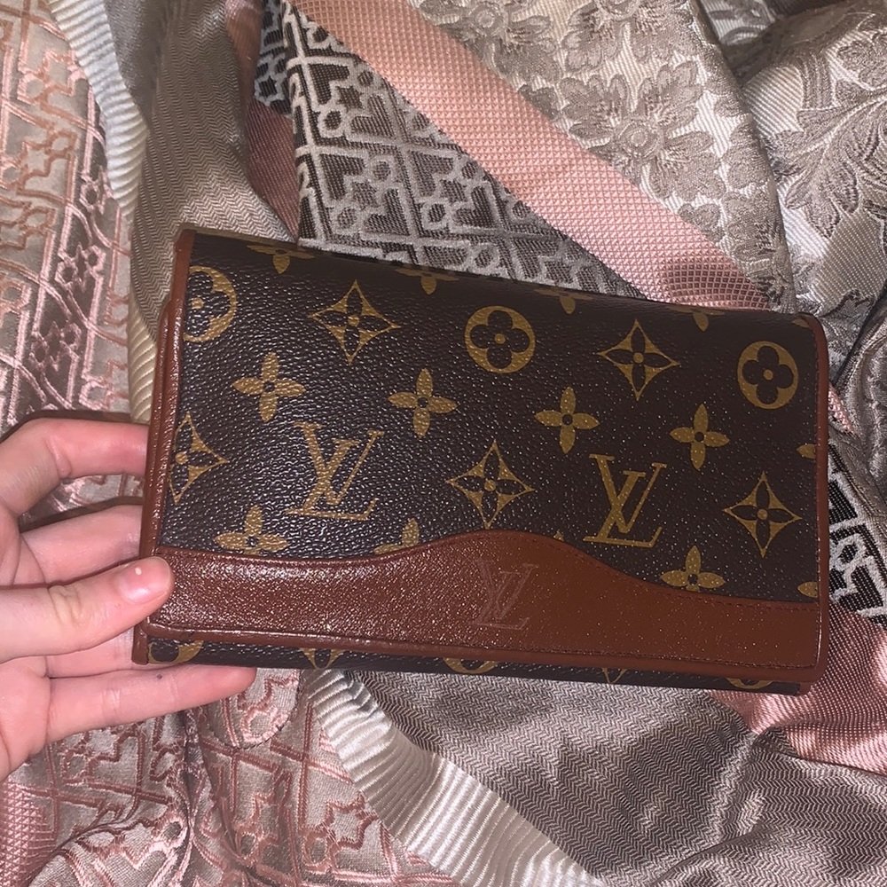 Louis vuttion wallet